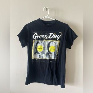 Men’s Green Day shirt small